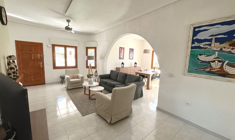 Herverkoop - Villa -
Cuidad Quesada* - Pueblo Bravo