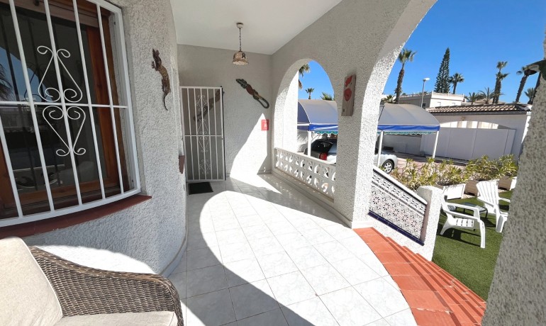 Herverkoop - Villa -
Cuidad Quesada* - Pueblo Bravo