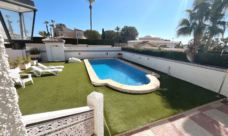 Herverkoop - Villa -
Cuidad Quesada* - Pueblo Bravo