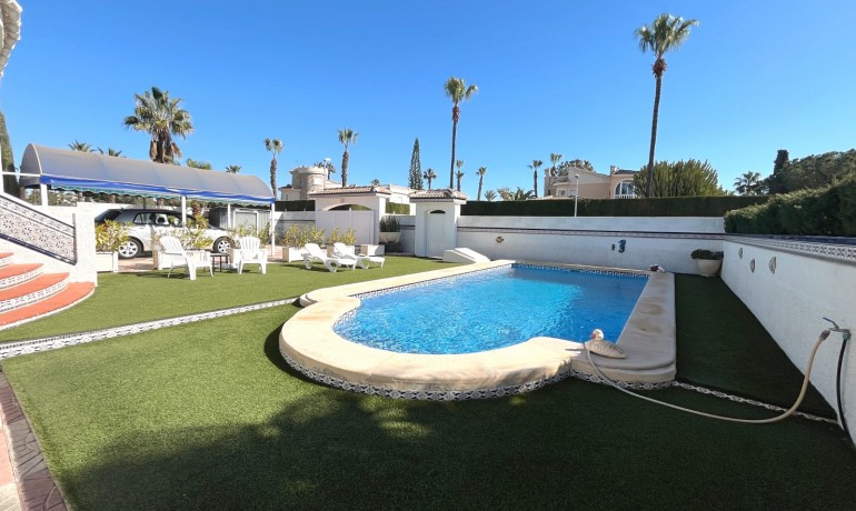 Herverkoop - Villa -
Cuidad Quesada* - Pueblo Bravo