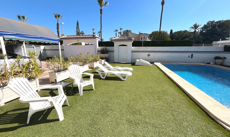 Herverkoop - Villa -
Cuidad Quesada* - Pueblo Bravo