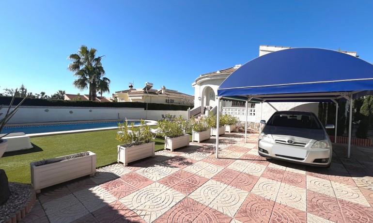 Herverkoop - Villa -
Cuidad Quesada* - Pueblo Bravo