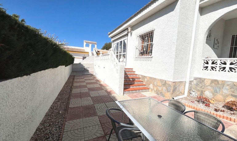 Herverkoop - Villa -
Cuidad Quesada* - Pueblo Bravo