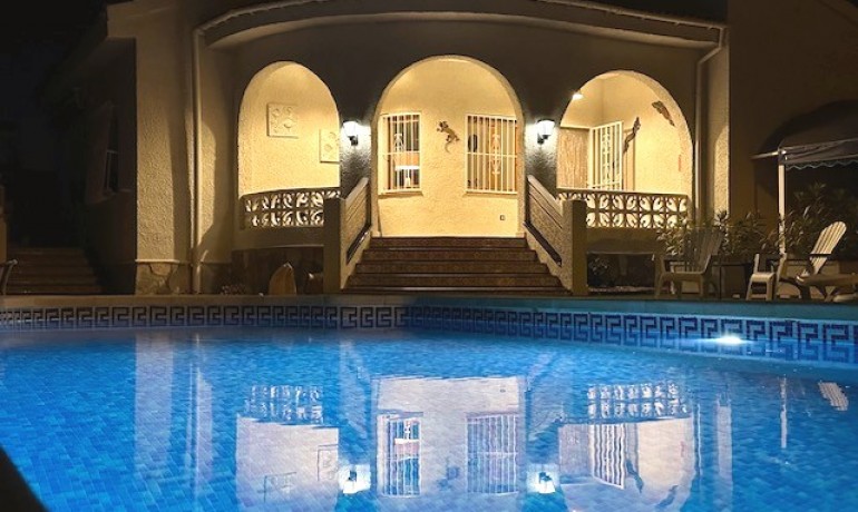 Herverkoop - Villa -
Cuidad Quesada* - Pueblo Bravo