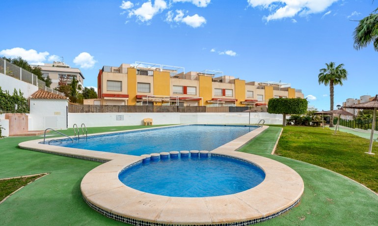 Revente - Maison -
Orihuela Costa - Villamartin