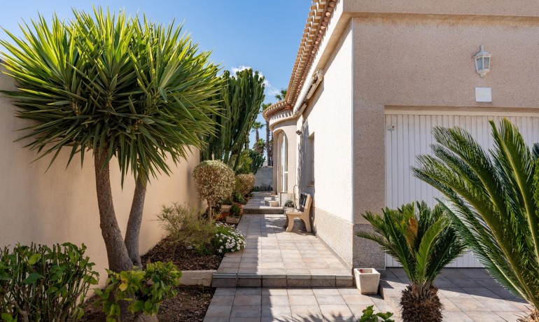 Herverkoop - Villa -
Orihuela Costa* - Playa Flamenca