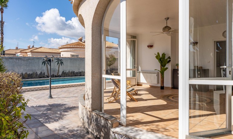 Herverkoop - Villa -
Orihuela Costa* - Playa Flamenca