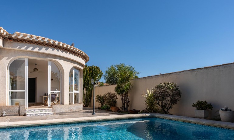 Herverkoop - Villa -
Orihuela Costa* - Playa Flamenca