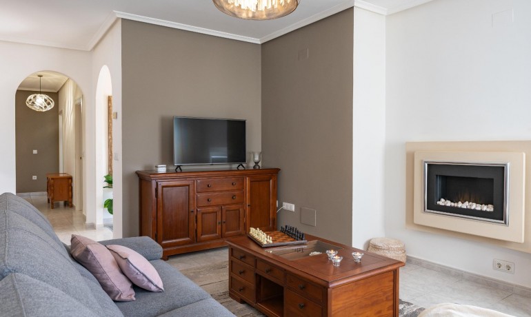 Herverkoop - Villa -
Orihuela Costa* - Playa Flamenca