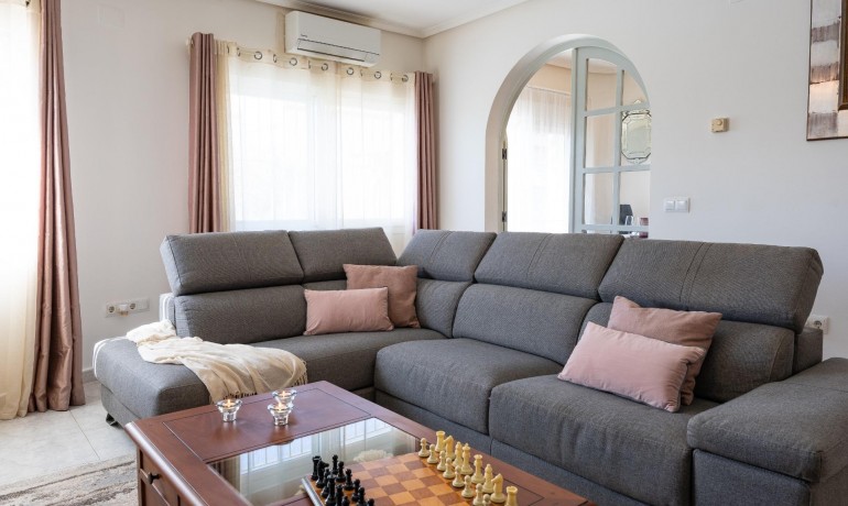 Herverkoop - Villa -
Orihuela Costa* - Playa Flamenca