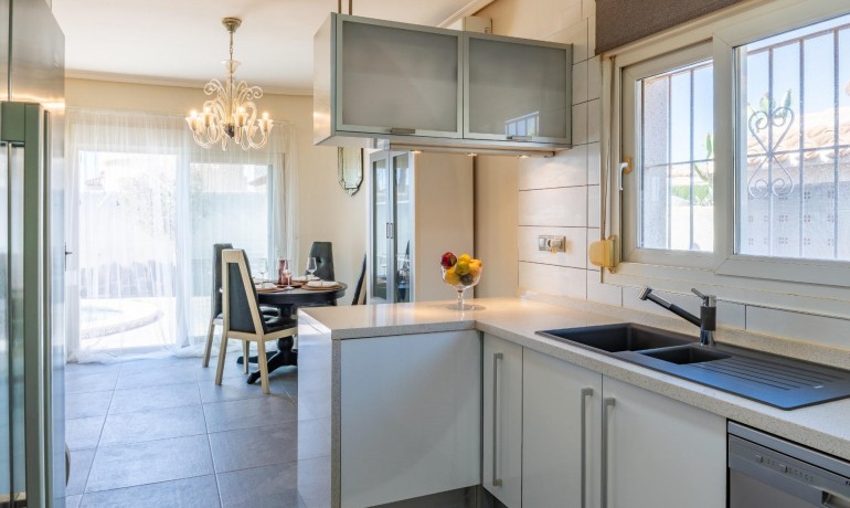 Herverkoop - Villa -
Orihuela Costa* - Playa Flamenca