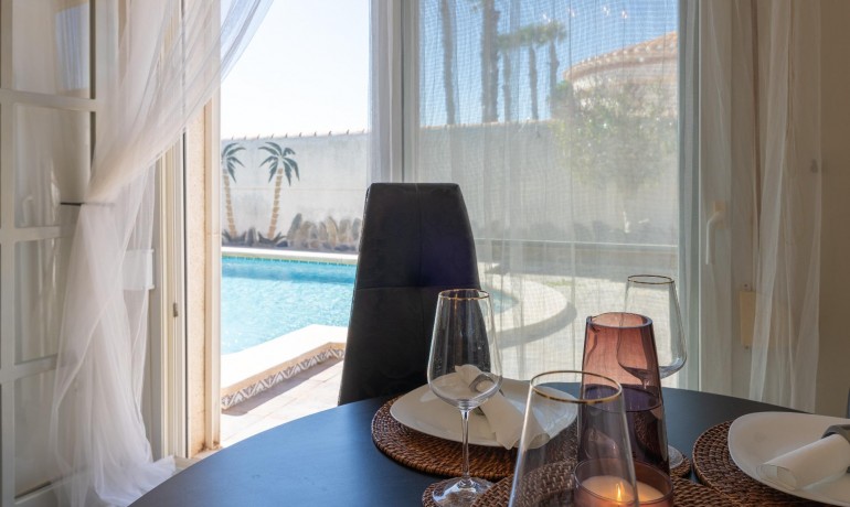 Herverkoop - Villa -
Orihuela Costa* - Playa Flamenca