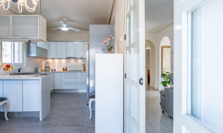 Herverkoop - Villa -
Orihuela Costa* - Playa Flamenca