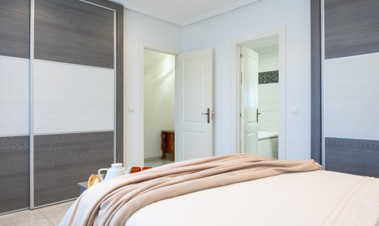 Herverkoop - Villa -
Orihuela Costa* - Playa Flamenca