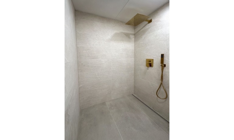 Venta - Apartamento / piso -
Torrevieja