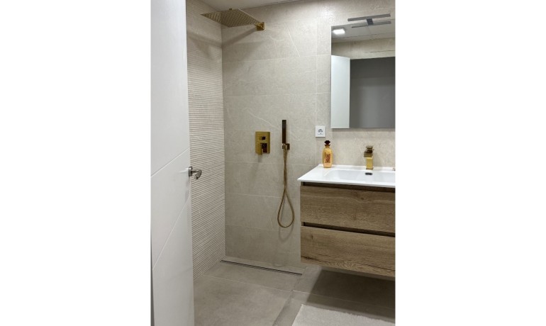 Venta - Apartamento / piso -
Torrevieja