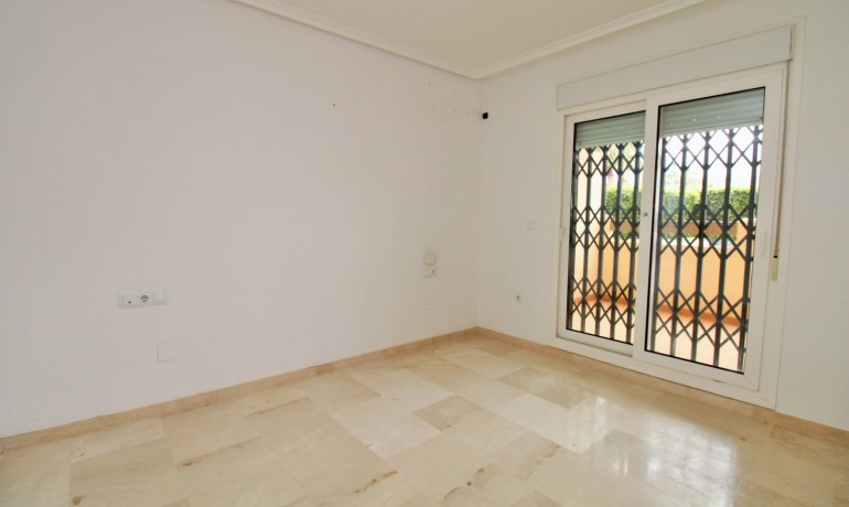 Venta - Apartamento / piso -
Playa Flamenca