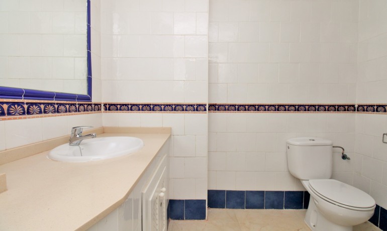 Venta - Apartamento / piso -
Playa Flamenca