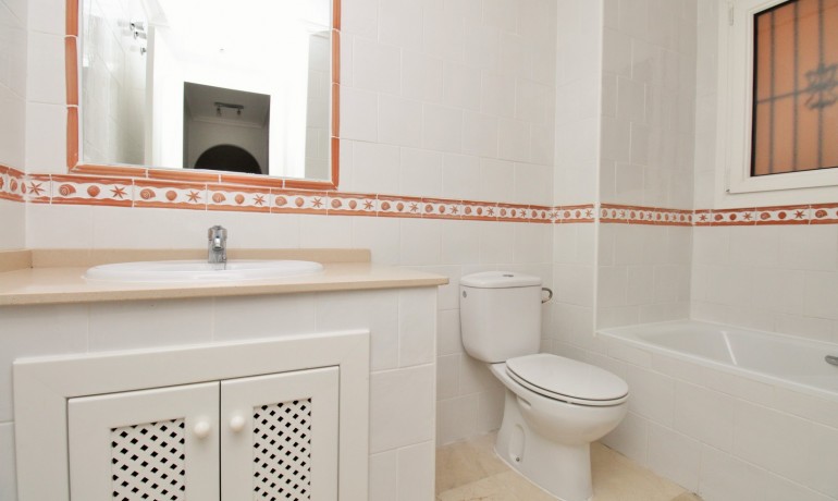 Venta - Apartamento / piso -
Playa Flamenca