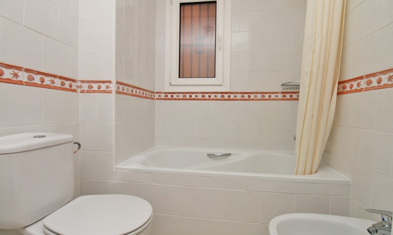 Venta - Apartamento / piso -
Playa Flamenca