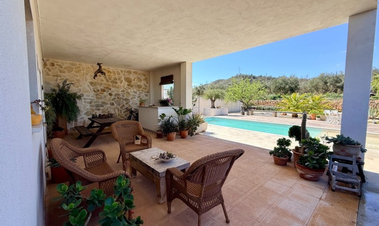 Sale - Villa -
Hondón de las Nieves - Hondón de las Nieves*