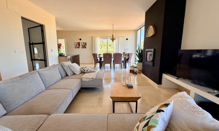 Sale - Villa -
Hondón de las Nieves - Hondón de las Nieves*