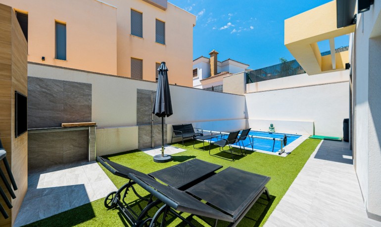 Venta - Villa -
Los Montesinos - La Herrada