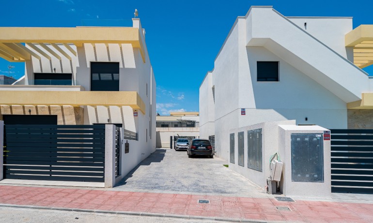 Venta - Villa -
Los Montesinos - La Herrada