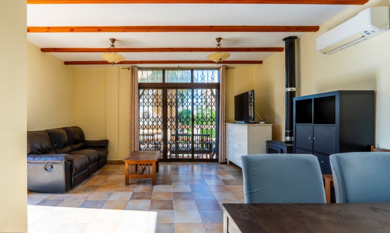 Sale - Villa -
Villamartín