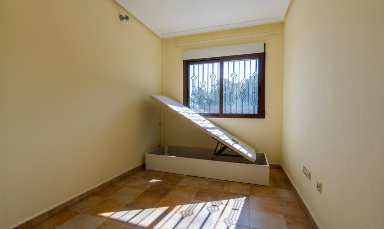 Sale - Villa -
Villamartín