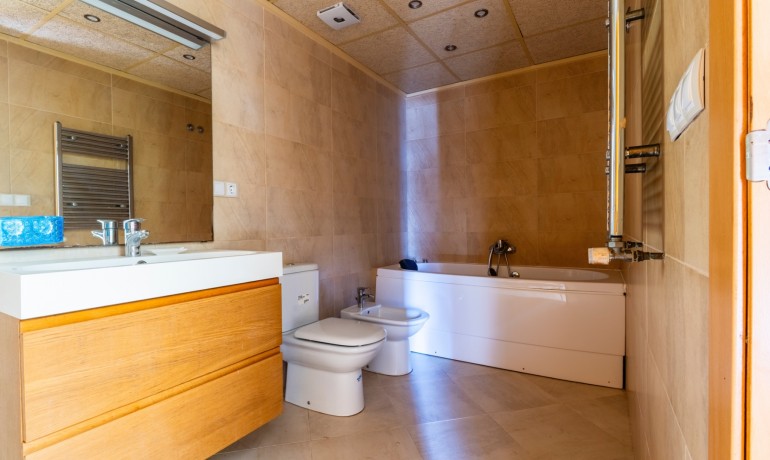 Sale - Villa -
Villamartín