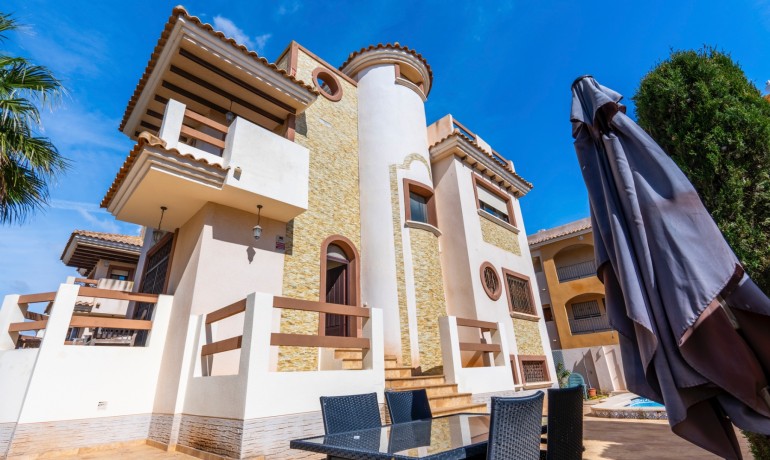Sale - Villa -
Villamartín
