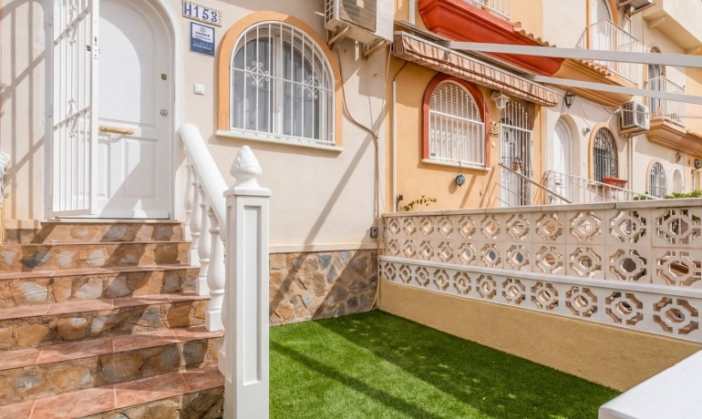 Herverkoop - Huis -
Orihuela Costa* - La Florida*