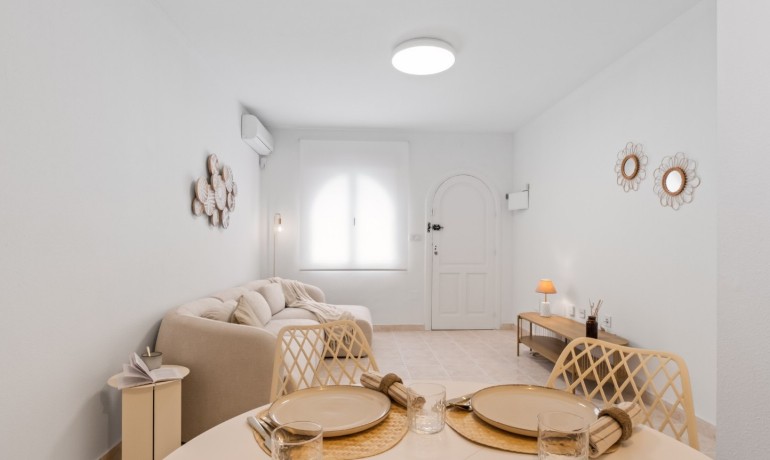 Herverkoop - Huis -
Orihuela Costa* - La Florida*