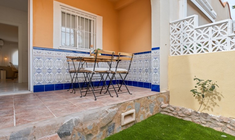 Herverkoop - Huis -
Orihuela Costa* - La Florida*