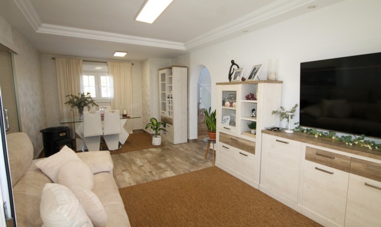 Venta - Villa -
San Miguel de Salinas - San Miguel de Salinas Alicante