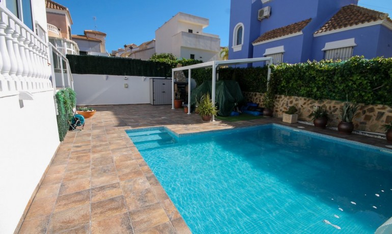 Venta - Villa -
San Miguel de Salinas - San Miguel de Salinas Alicante