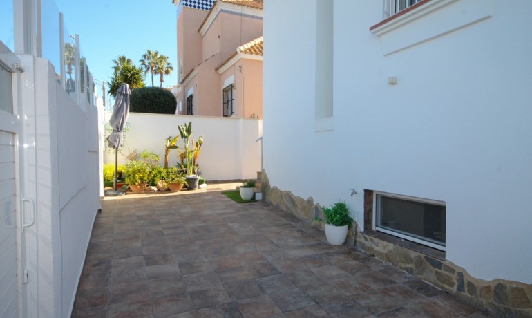 Venta - Villa -
San Miguel de Salinas - San Miguel de Salinas Alicante