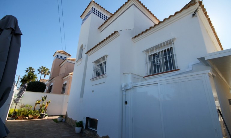 Venta - Villa -
San Miguel de Salinas - San Miguel de Salinas Alicante