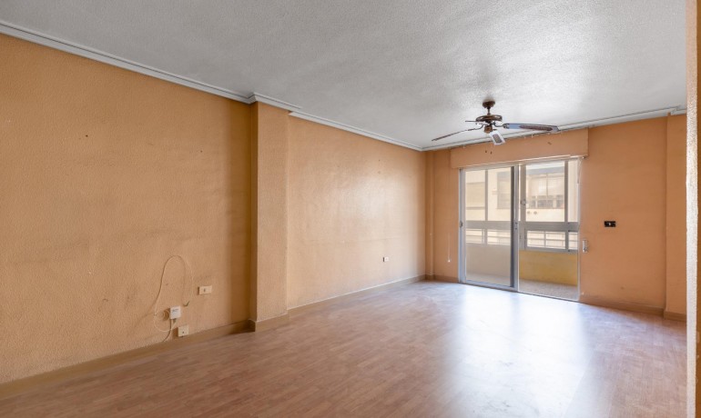 Revente - Appartement / Flat -
Torrevieja* - Habaneras