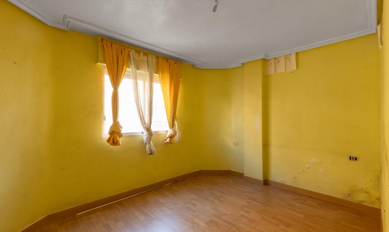 Revente - Appartement / Flat -
Torrevieja* - Habaneras