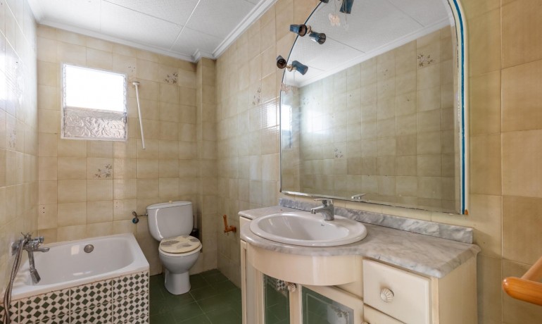 Revente - Appartement / Flat -
Torrevieja* - Habaneras