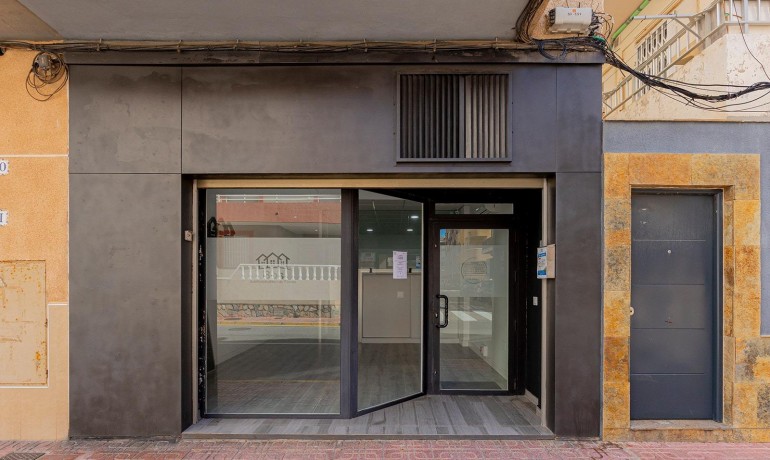 Revente - Commercial -
Torrevieja* - La Mata pueblo