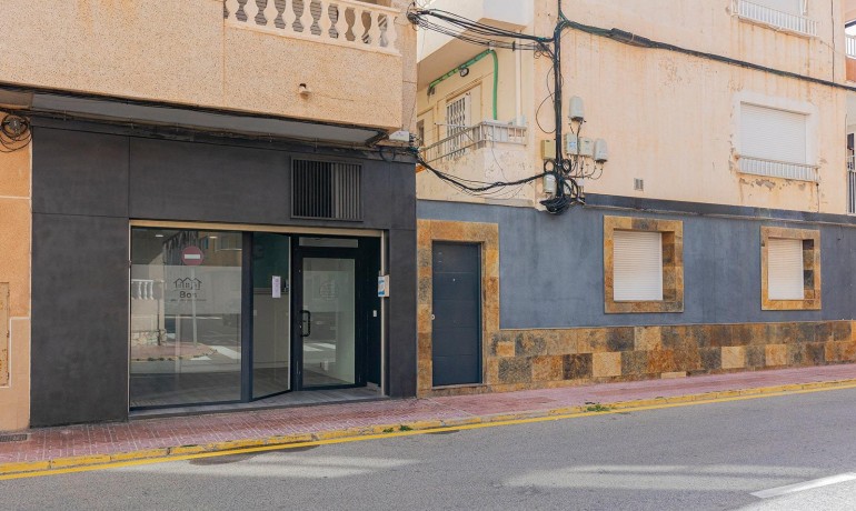 Revente - Commercial -
Torrevieja* - La Mata pueblo