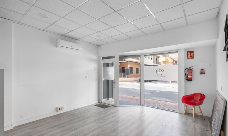 Revente - Commercial -
Torrevieja* - La Mata pueblo