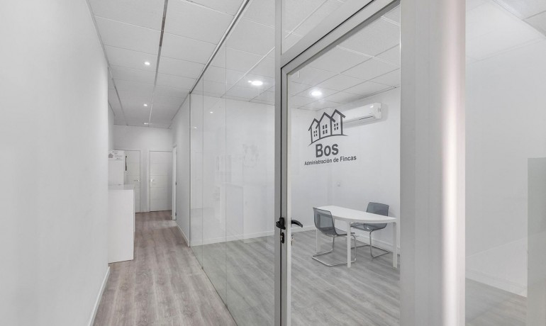 Revente - Commercial -
Torrevieja* - La Mata pueblo