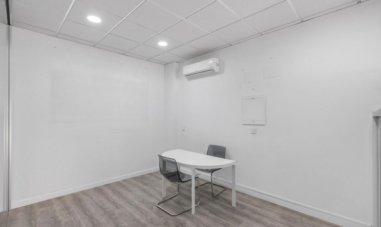 Revente - Commercial -
Torrevieja* - La Mata pueblo