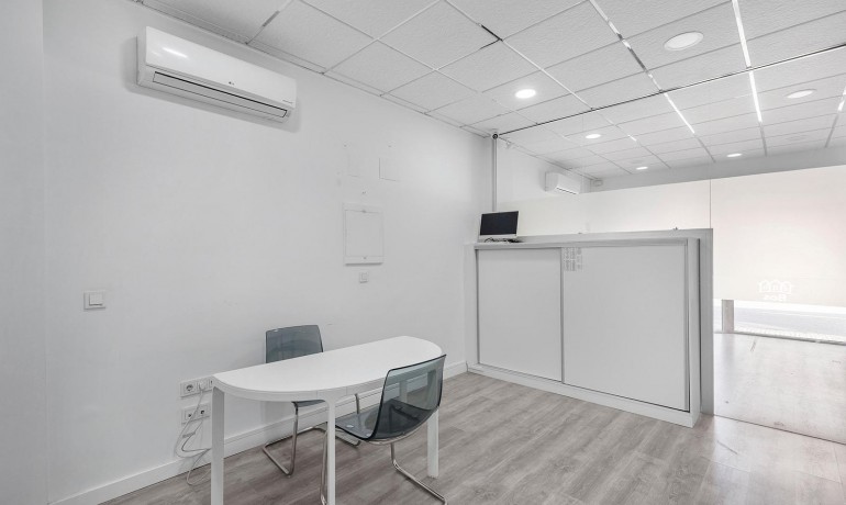 Revente - Commercial -
Torrevieja* - La Mata pueblo