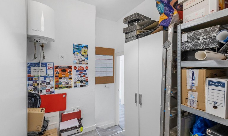 Revente - Commercial -
Torrevieja* - La Mata pueblo