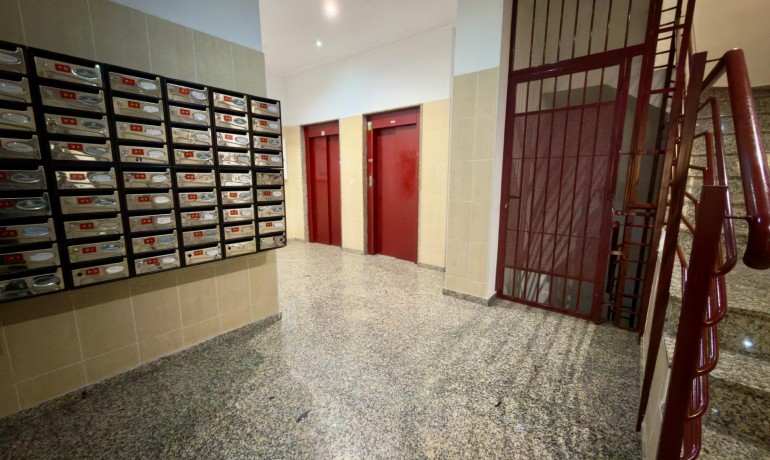 Sale - Apartment / Flat -
Torrevieja - Torrevieja - Centre